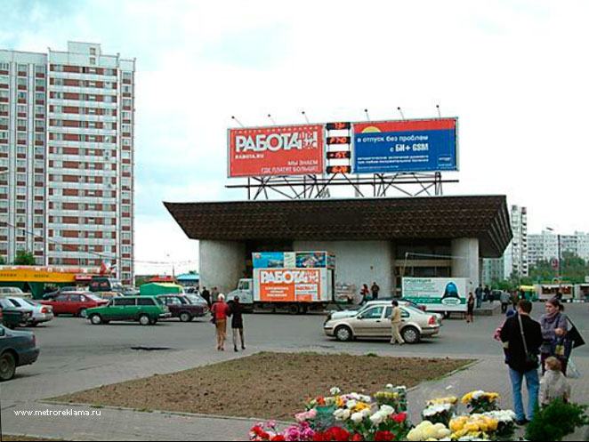 Реклама на станции Чертановская. Реклама в метро