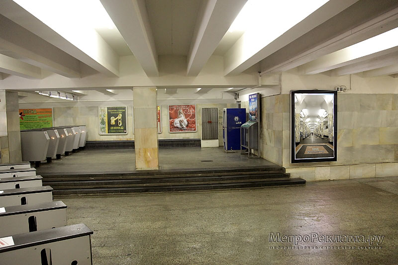  Станция метро "Автозаводская". Выход в город, северный подземный вестибюль. 