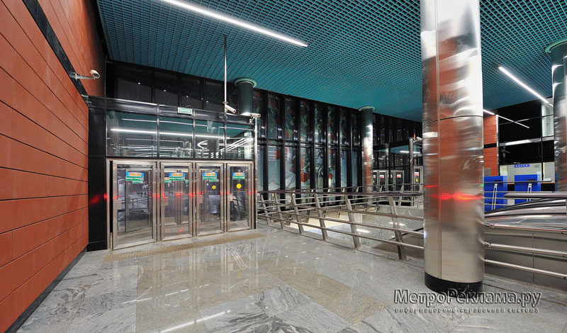 Станция "Алма-Атинская". Наземный вестибюль. Кассовый зал. Зона по выходу пассажиров в город.