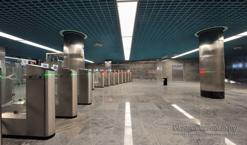Станция "Алма-Атинская". Северный подземный вестибюль станции. Турникеты по выходу пассажиров в кассовый зал.