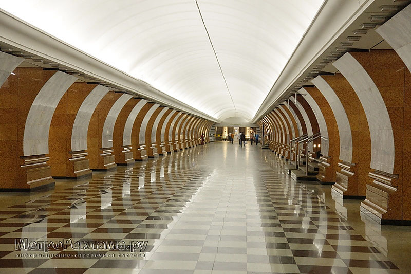Станция метро "Парк Победы". Южный станционный зал. Оборудован выходом в город.