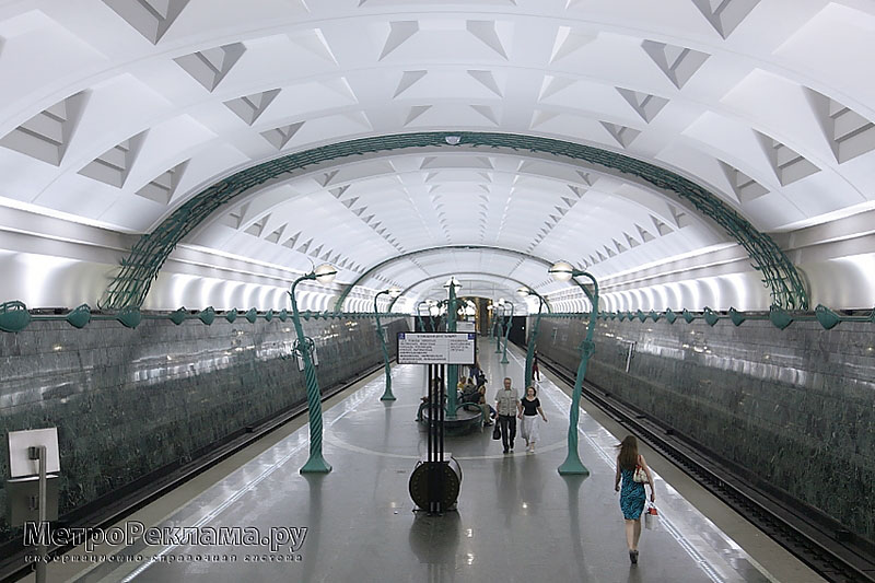 Станция "Славянский бульвар" , Вид на станционный зал с балкона.