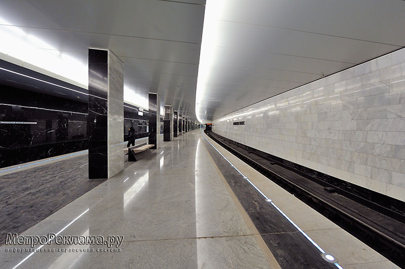 Станция "Пятницкое шоссе". Вид на сСтанционный зал при входе из южного подземного вестибюля. 