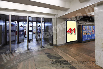 Станция &quot;Бабушкинская&quot;. Северный подземный вестибюль станции. Кассовый зал, левая стена по входу пассажиров на станцию Щит световой размером 1,2 х 1,8 м. Рекламные места №№ 41, 1.
