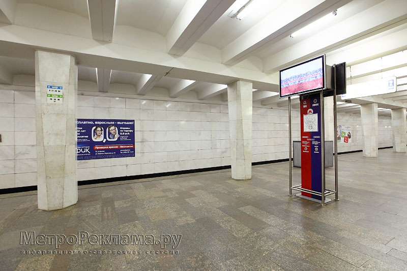 Размещение рекламы на путевых стенах в интерьере станции метро Беговая