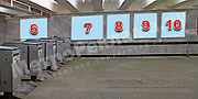 Станция "Новогиреево". Южный подземный вестибюль станции. Несветовые щиты, рекламные места №№ 6, 7, 8, 9, 10. Хороший обзор по входу и выходу пассажиров