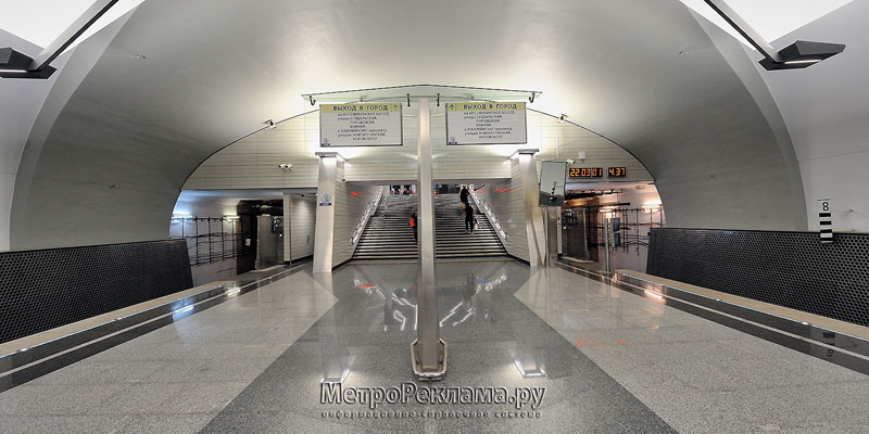 Станция "Новокосино" Выход в восточный подземный вестибюль. Станционный зал.