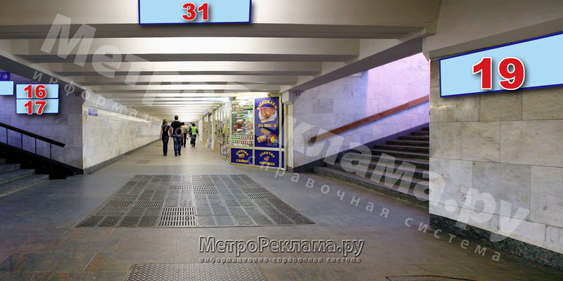Северный вестибюль станции  "Марьино".  Выход в город из подуличного перехода на ул. Люблинская. (нечётная сторона), и ул. Новомарьинская. Информационный указатель № 19 при выходе из стеклометаллических дверей подземного вестибюля, правая сторона