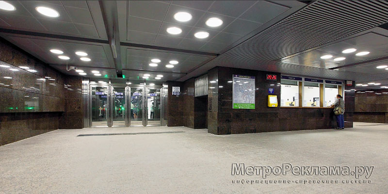 Станция "Достоевская" Просторный кассовый зал подземноговестибюля.