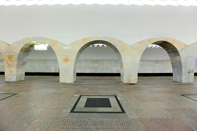 Станция "Кузнецкий мост"  Станционный зал.